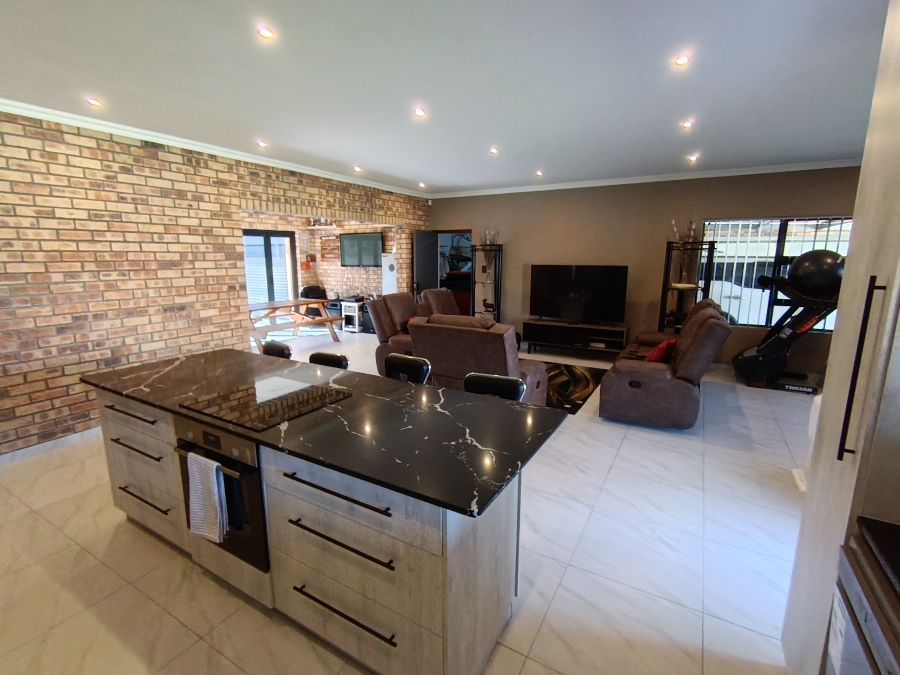 3 Bedroom Property for Sale in Wavecrest Eastern Cape